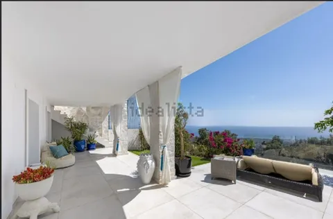 House 180 m² in Ojén