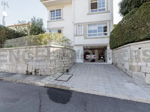 House 300 m² in Baiona