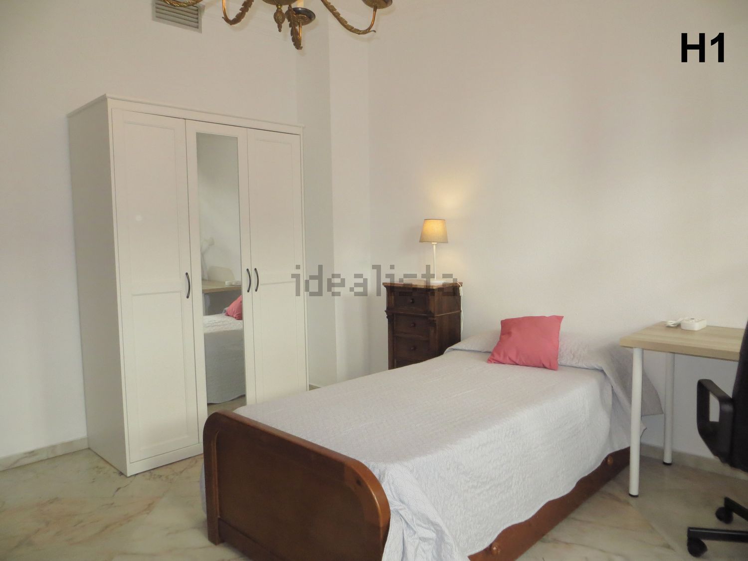 Room for rent, Seville