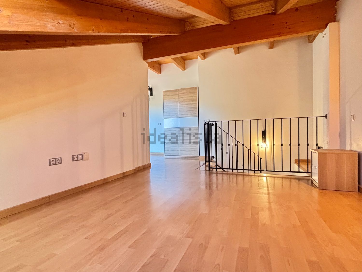 Flat 94 m² in Cadrete