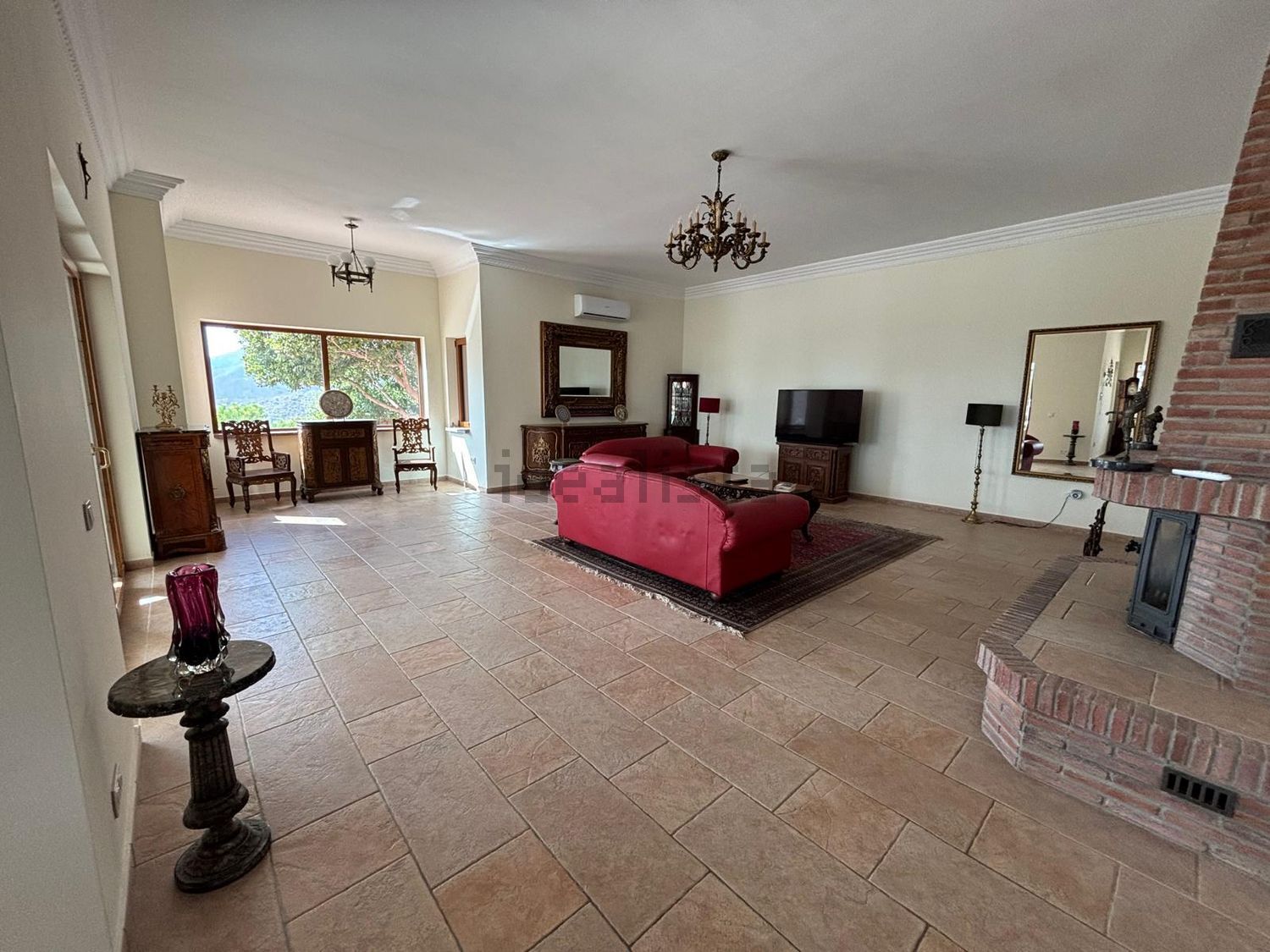 Haus 400 m² in Estepona