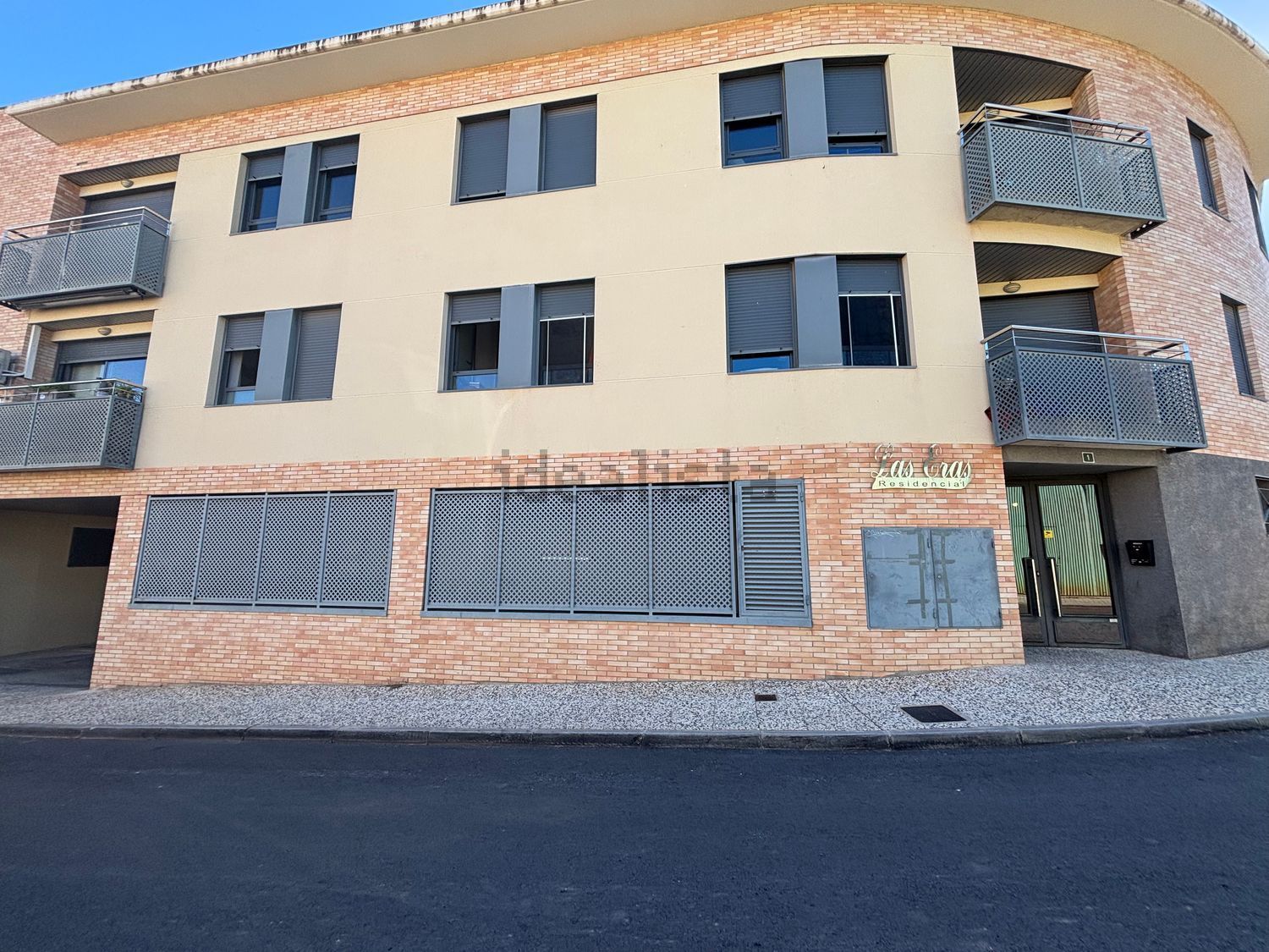 Flat 94 m² in Cadrete
