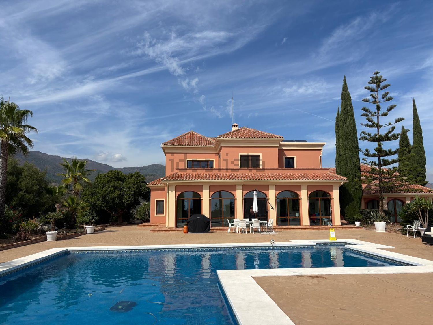 Haus 400 m² in Estepona
