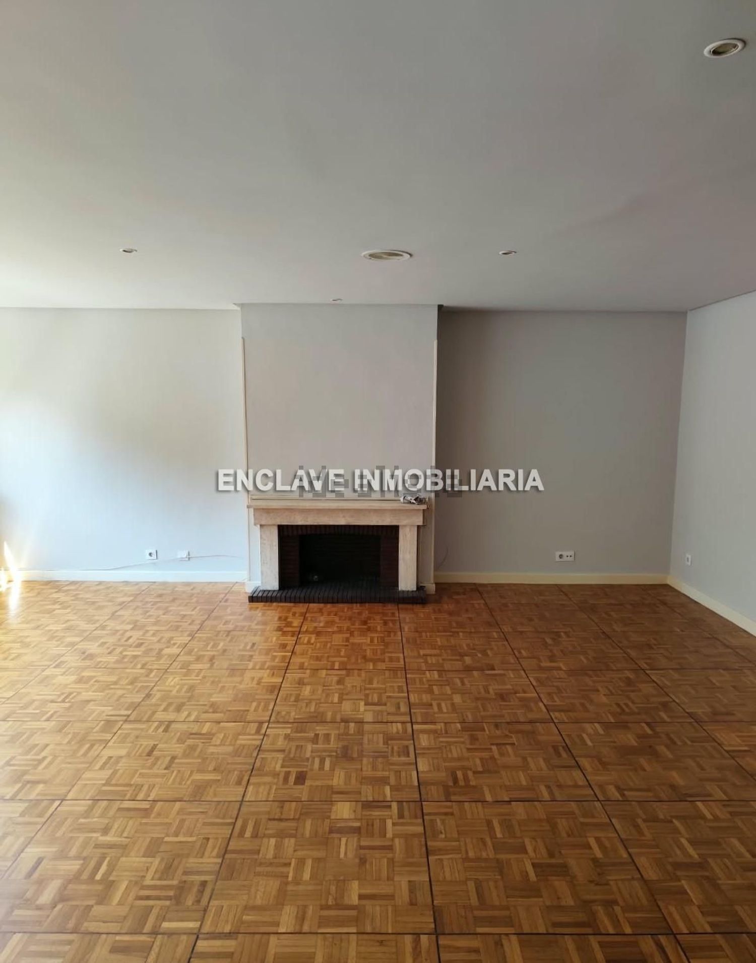Pis de 230 m² a Oviedo