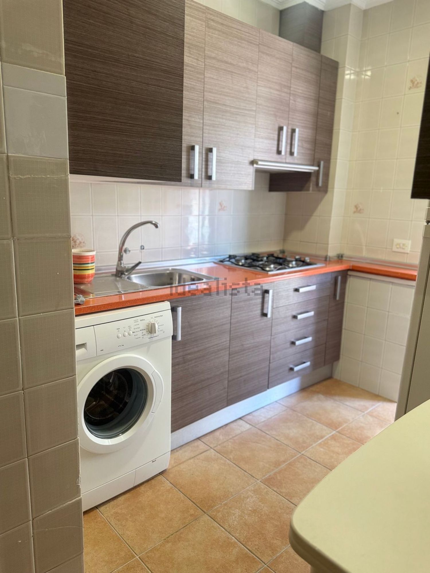 Habitació de lloguer, Baza