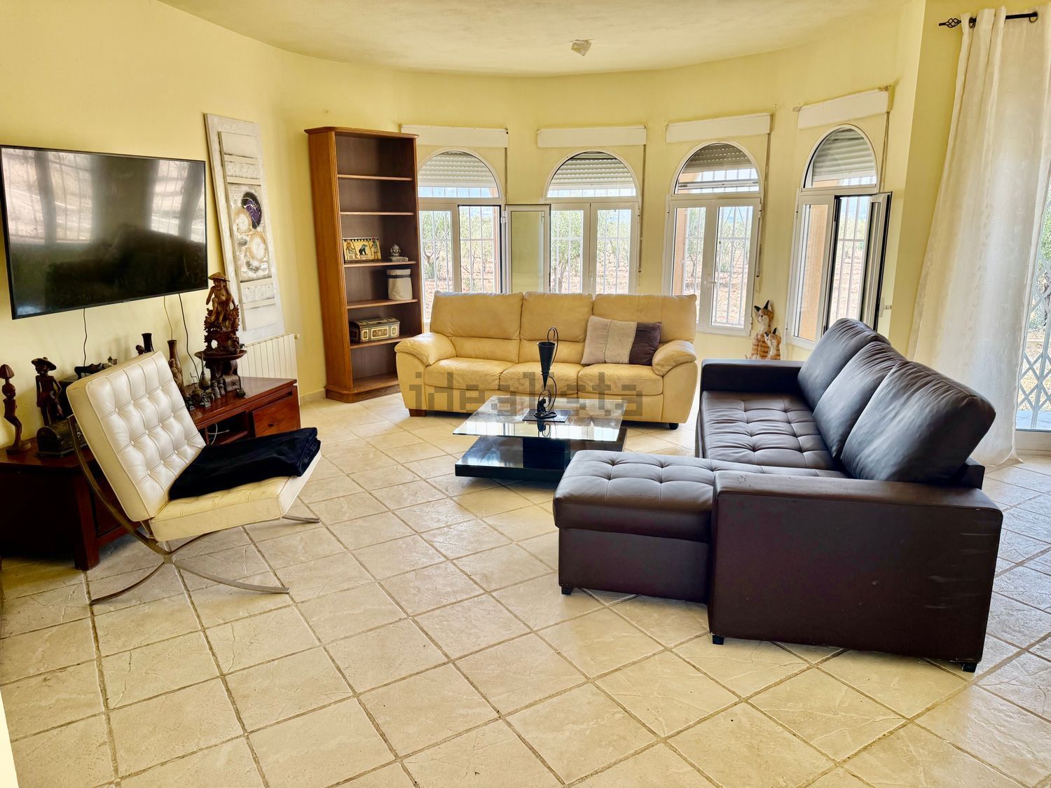 House 380 m² in Onil