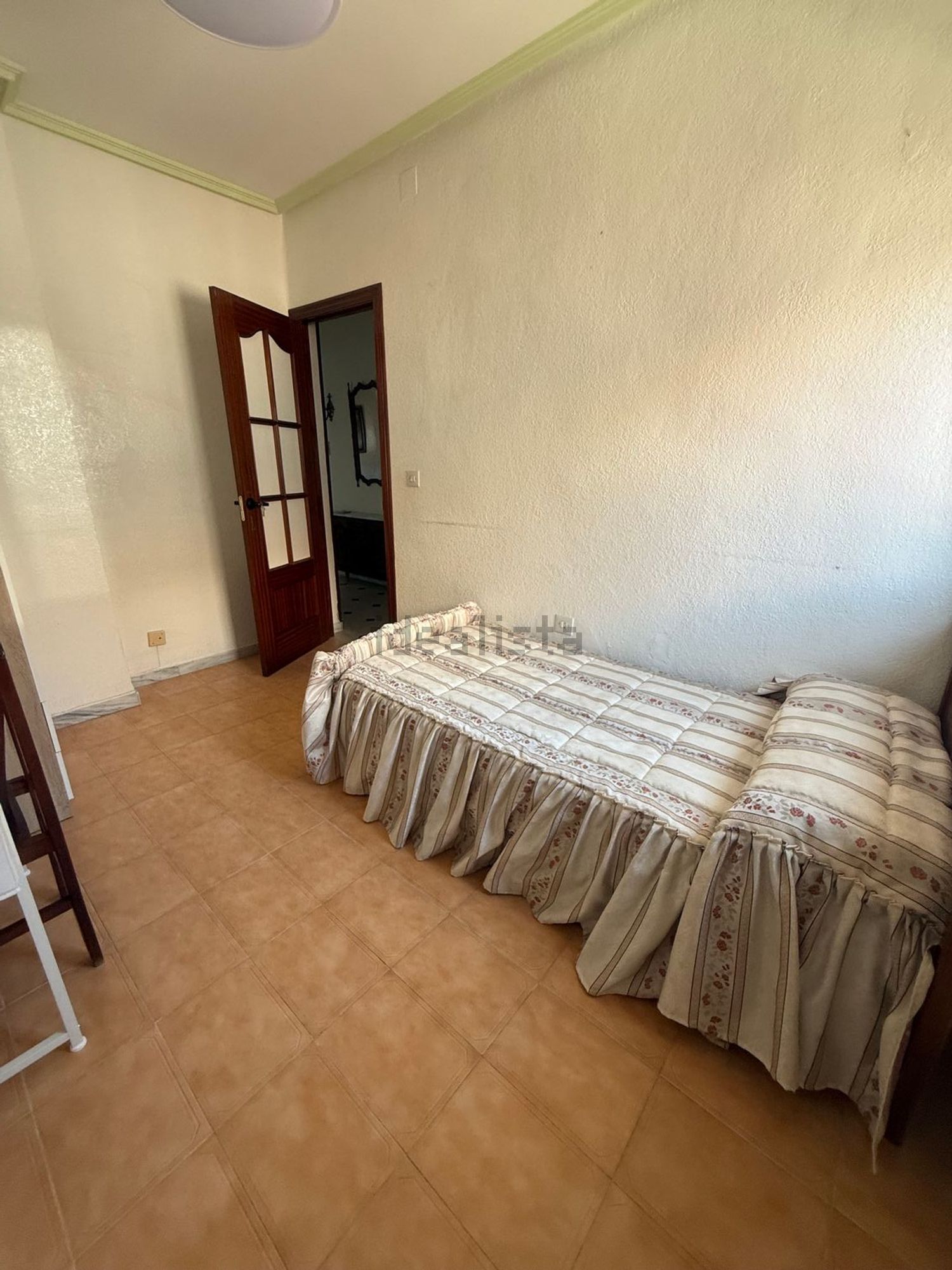 Habitació de lloguer, Baza
