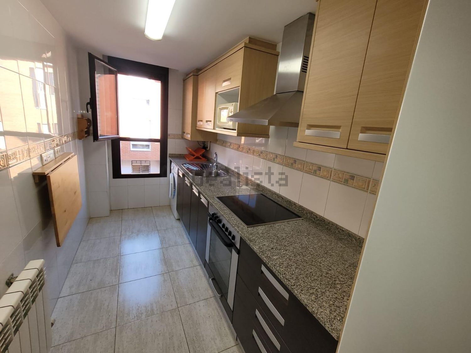 Wohnung 75 m² in La Puebla de Alfindén