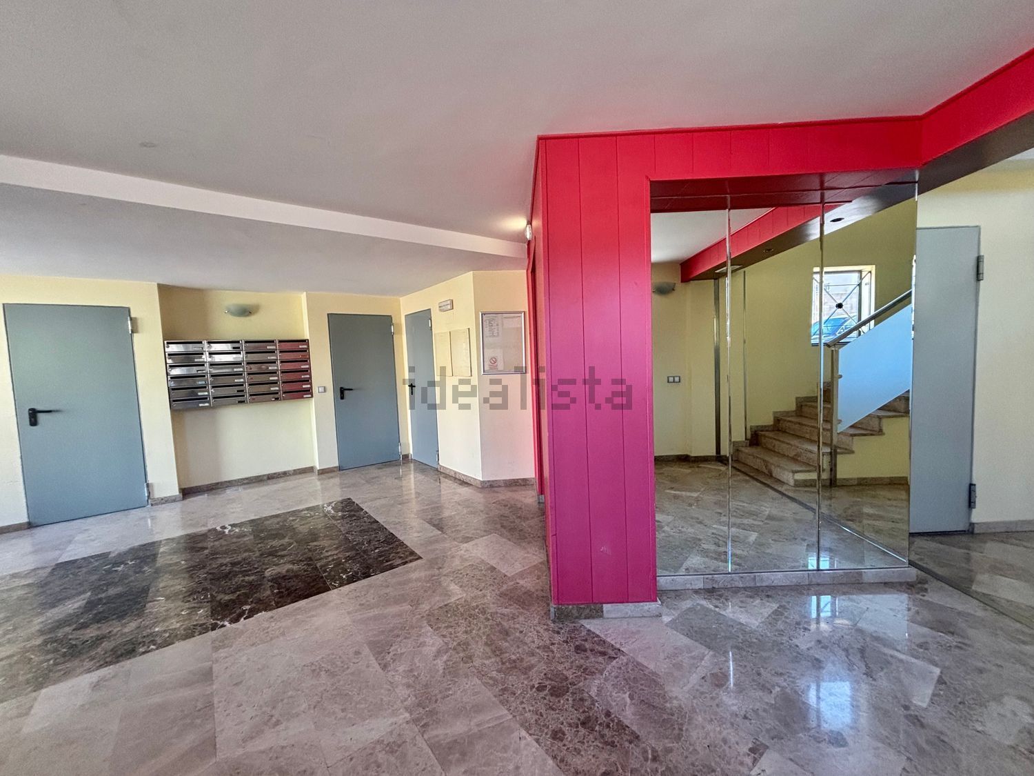 Flat 94 m² in Cadrete