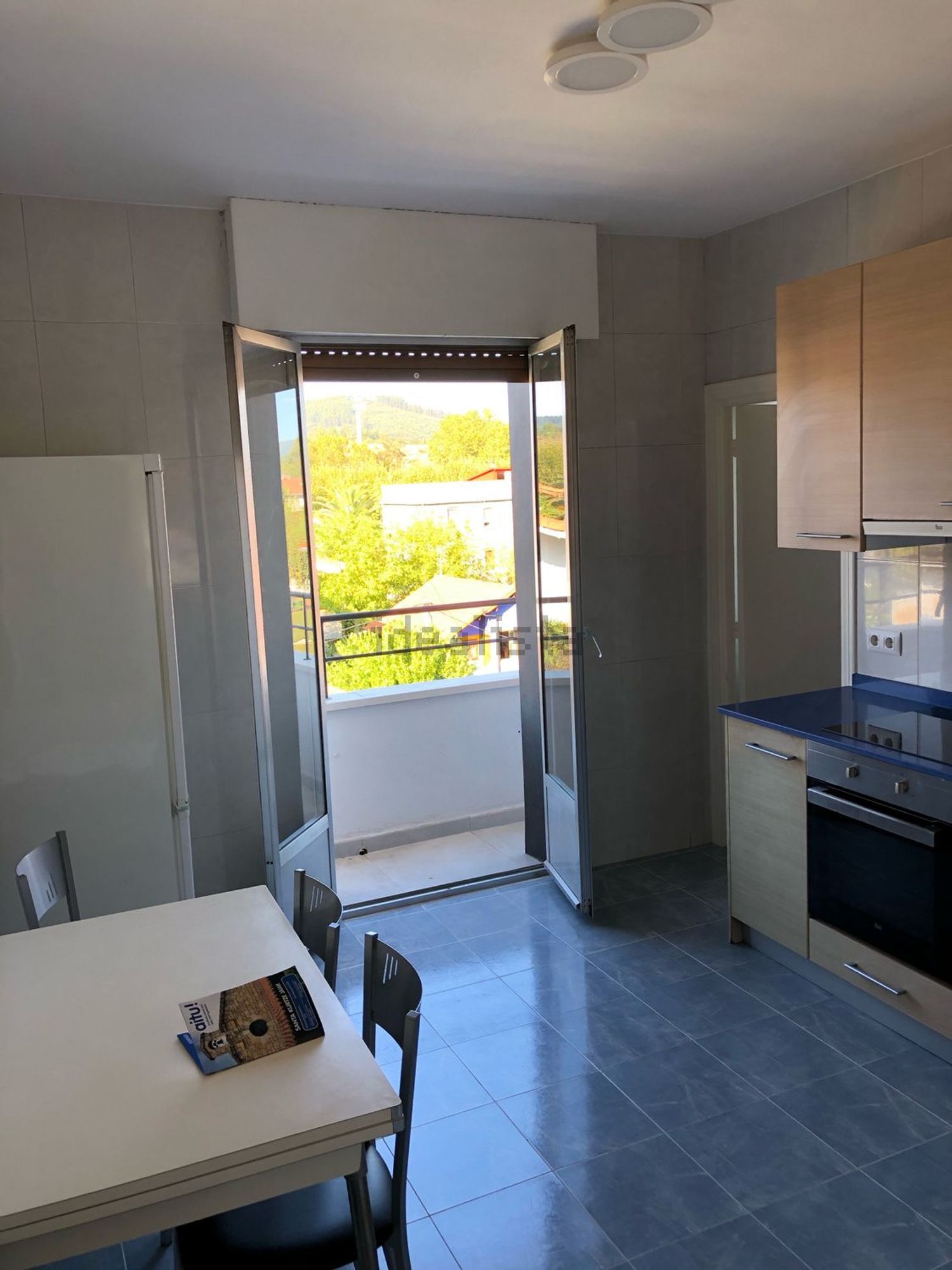 Room for rent, Sondika