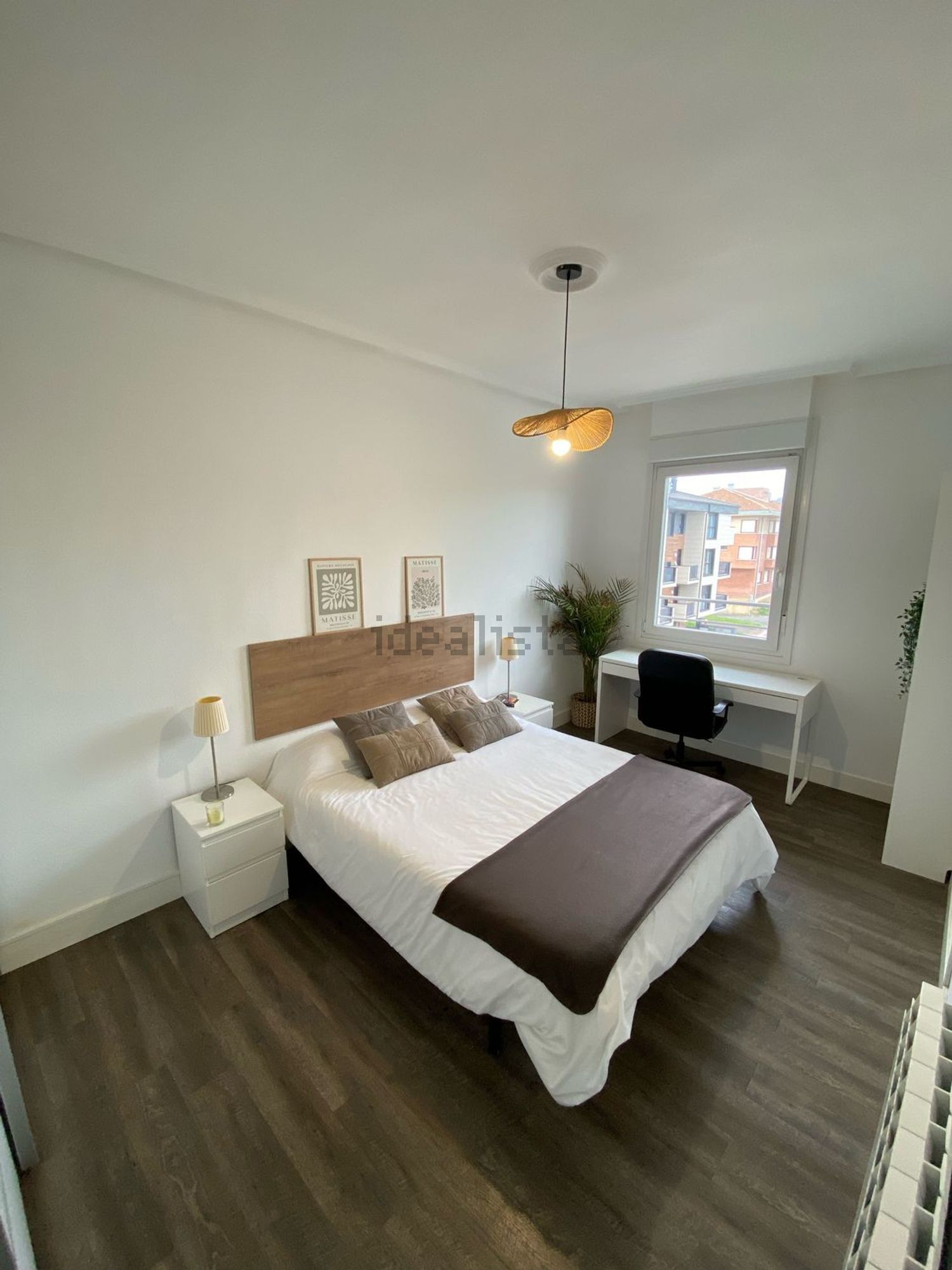 Room for rent, Sondika