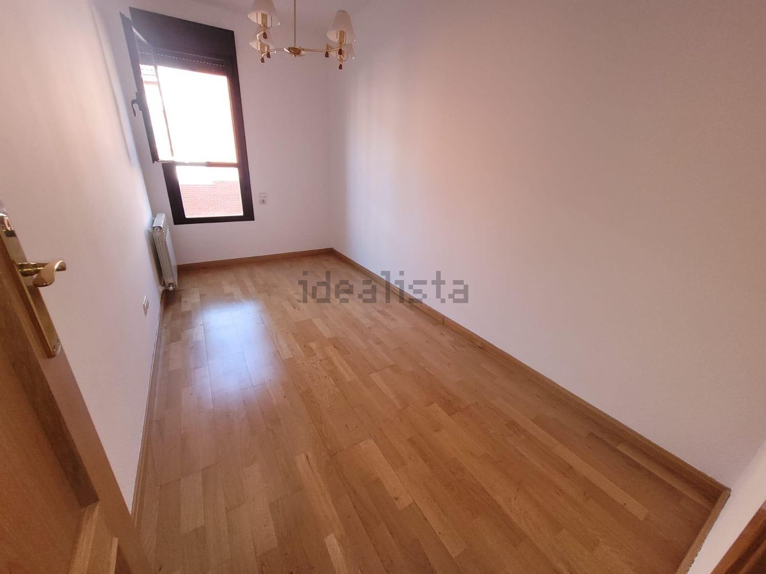 Wohnung 75 m² in La Puebla de Alfindén