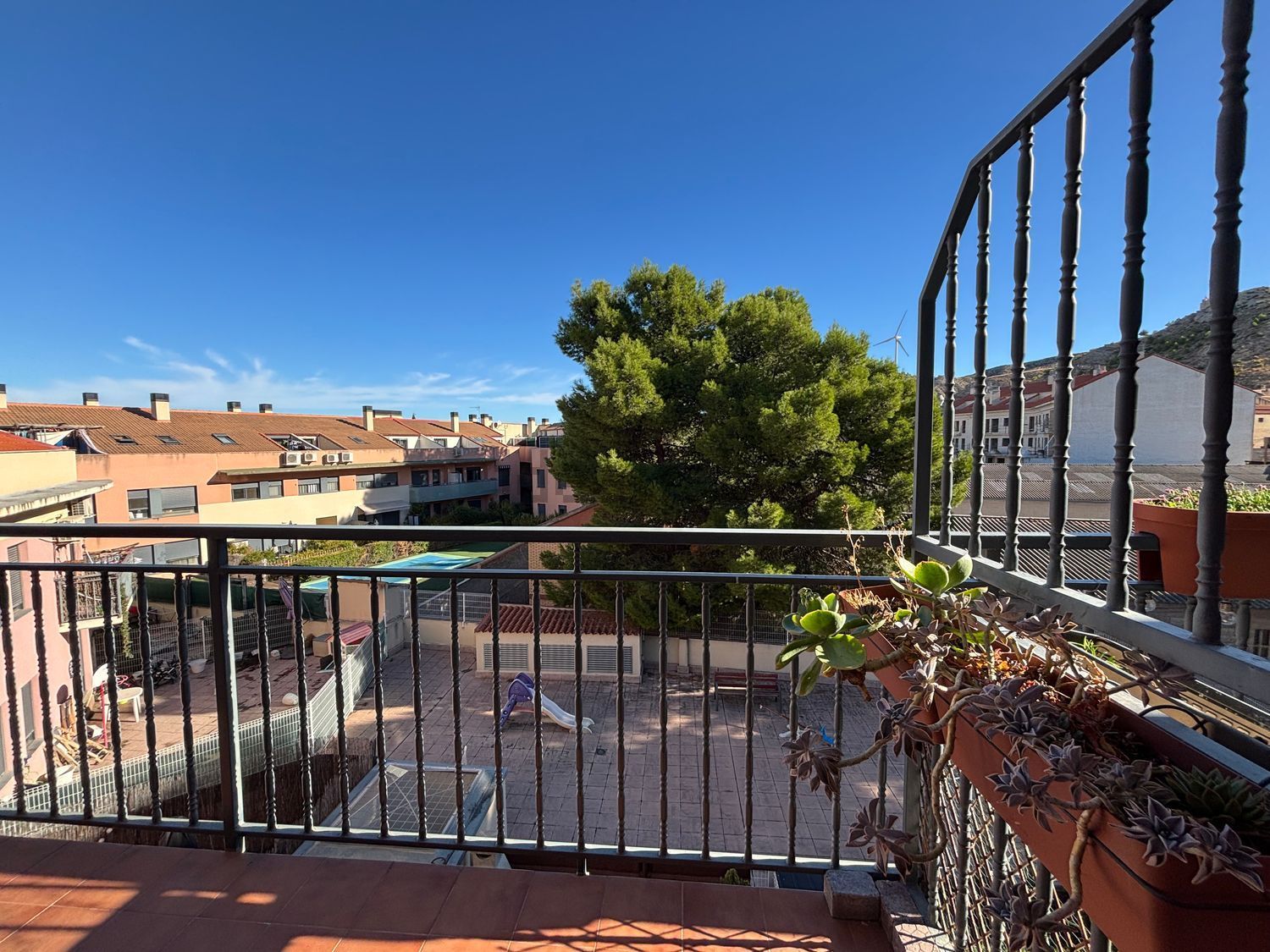 Flat 94 m² in Cadrete