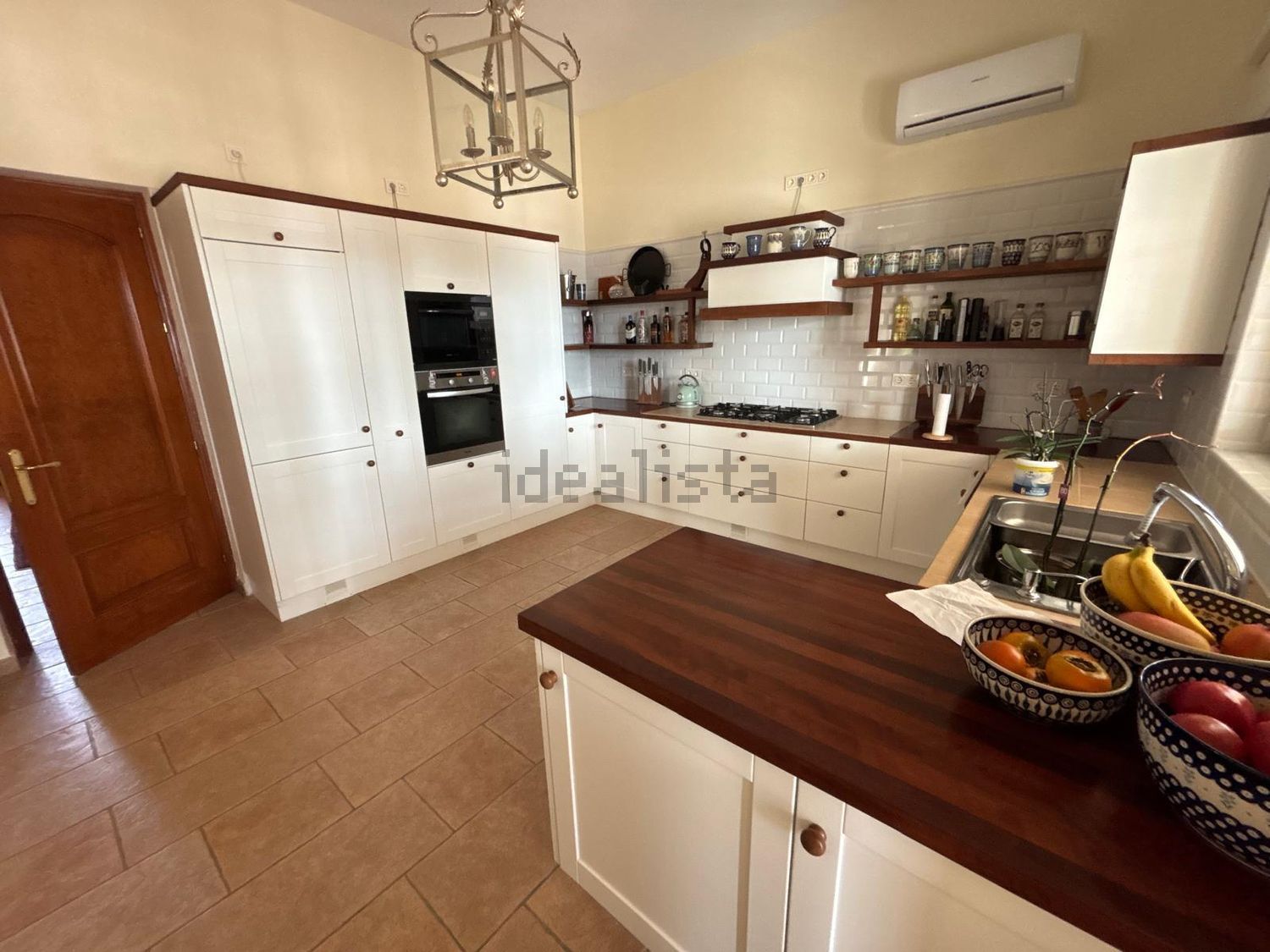 Haus 400 m² in Estepona