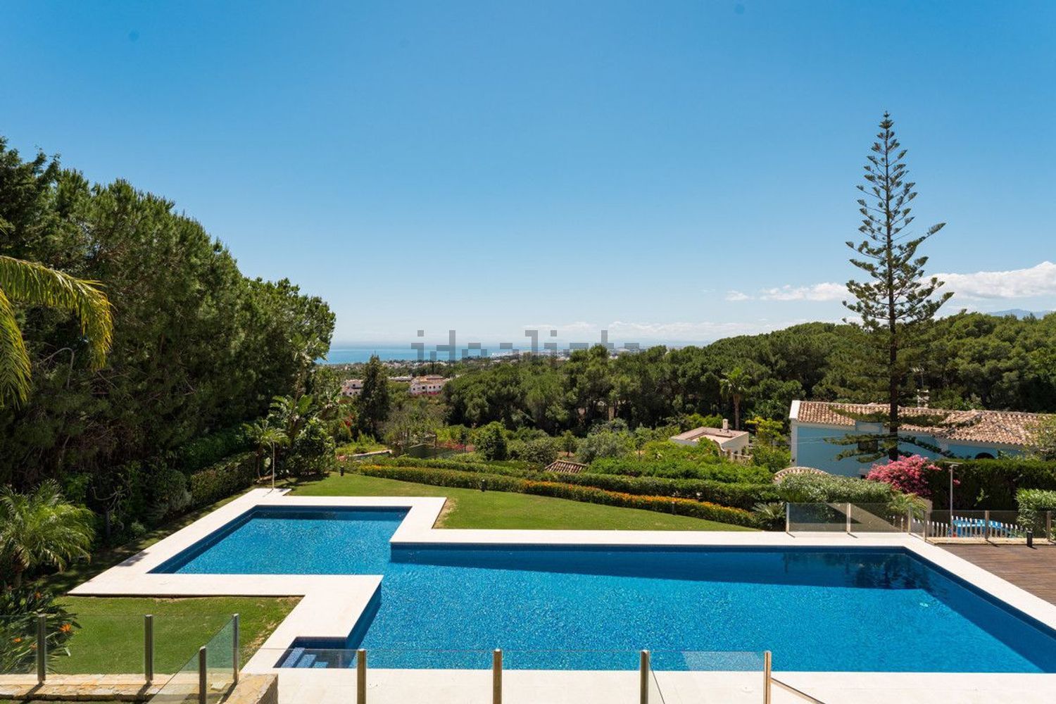 Haus 350 m² in Marbella