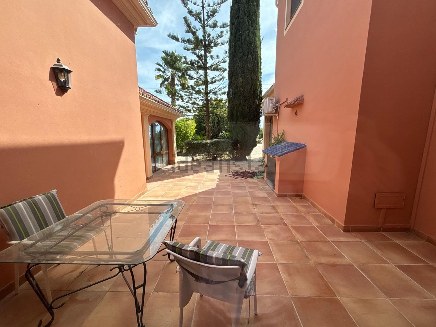 Haus 400 m² in Estepona