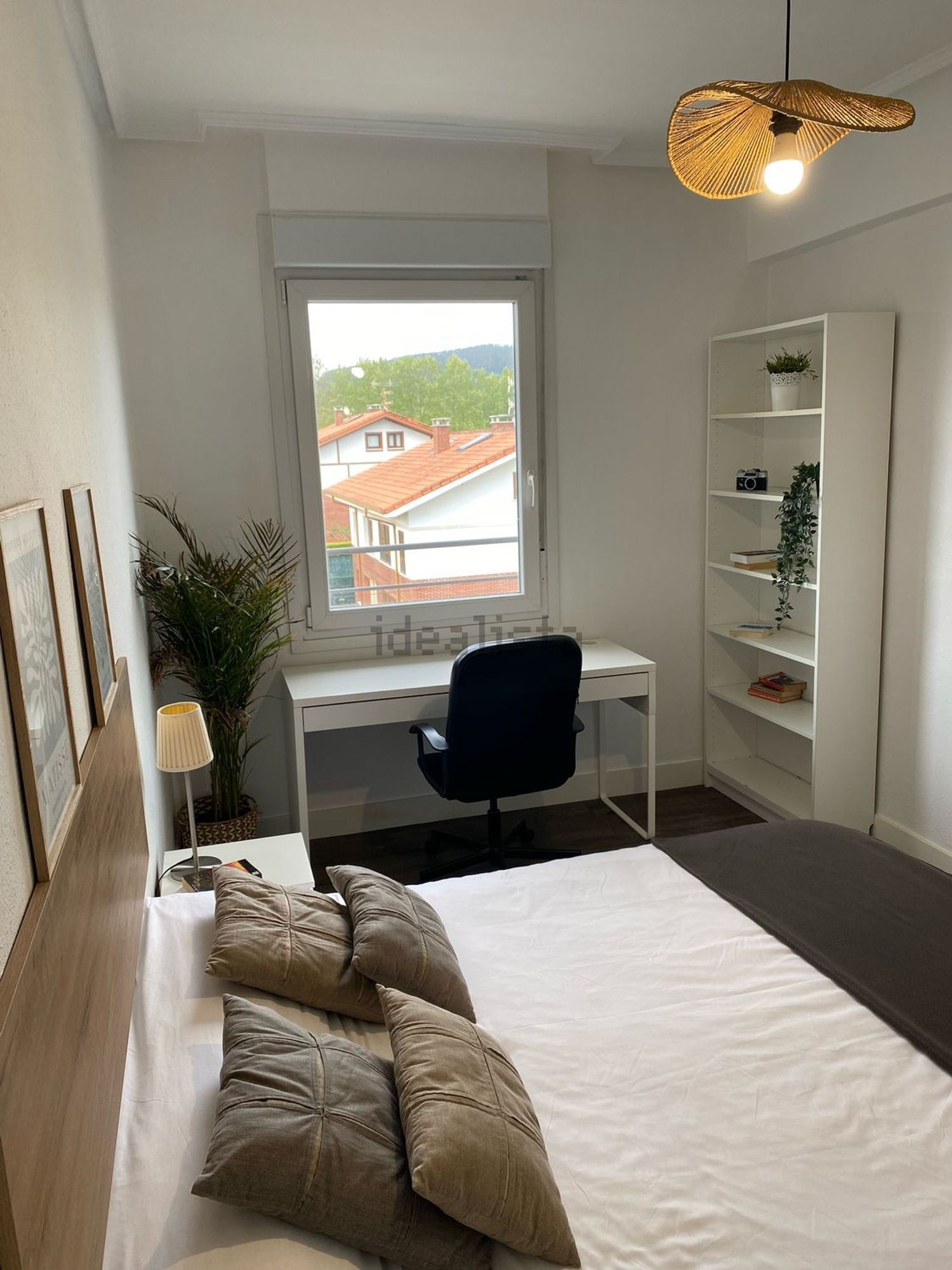 Room for rent, Sondika