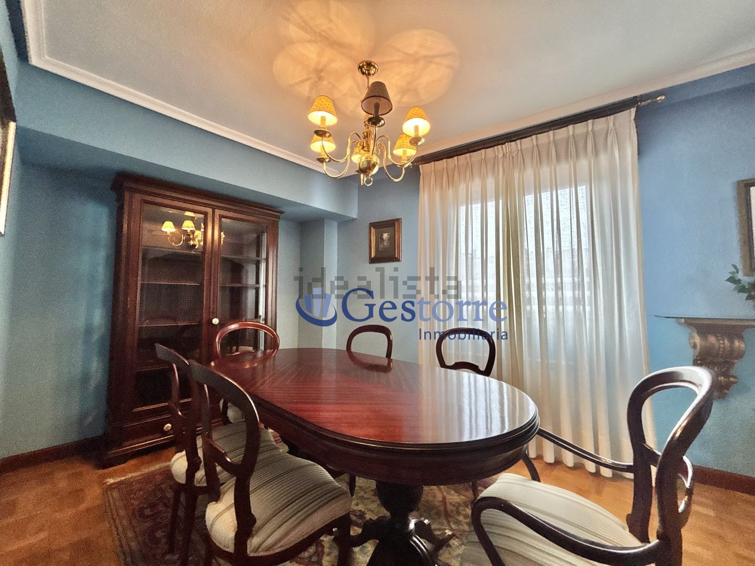 Piso de 141 m² en Oviedo