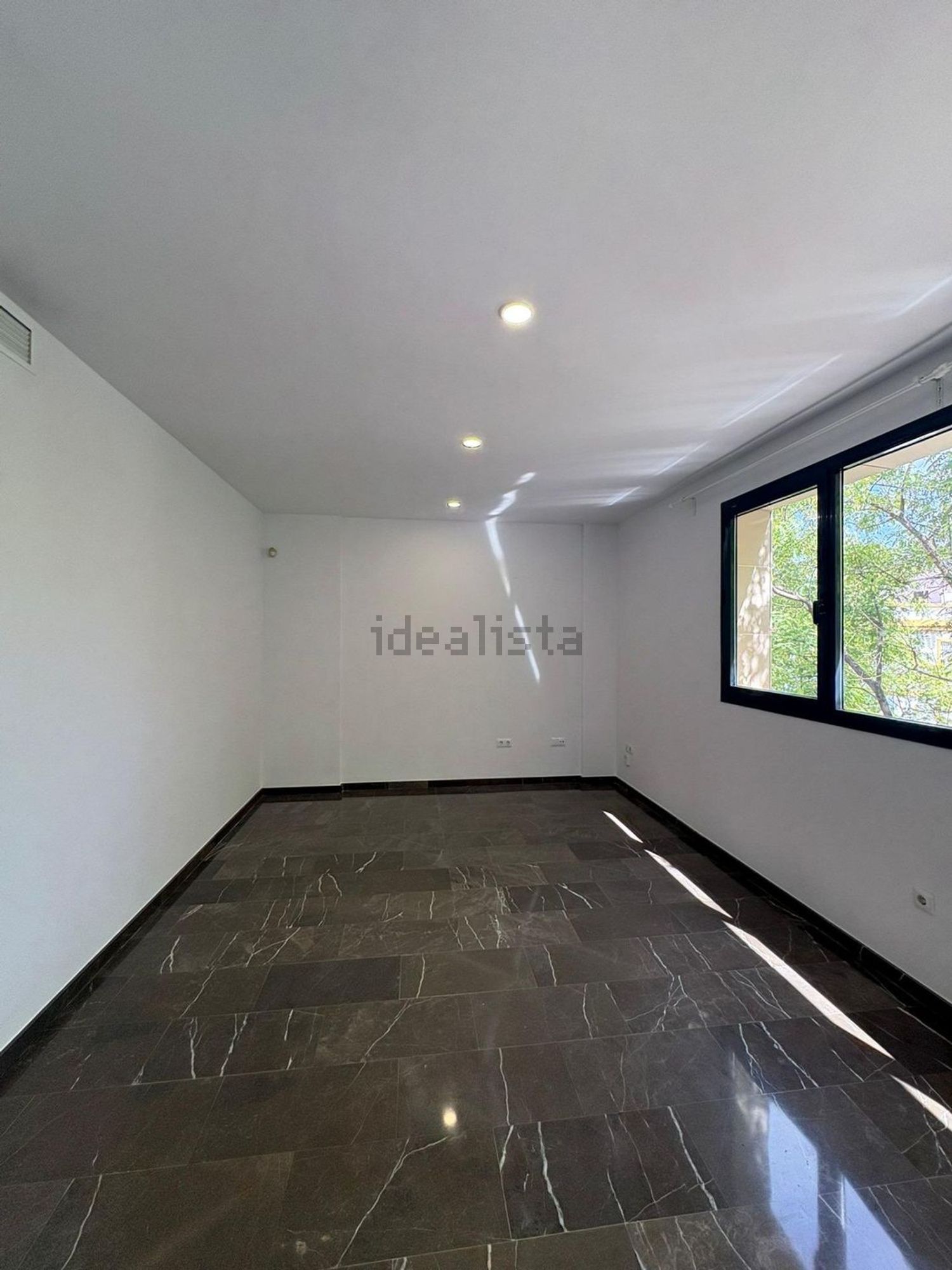 Flat 89 m² in Seville