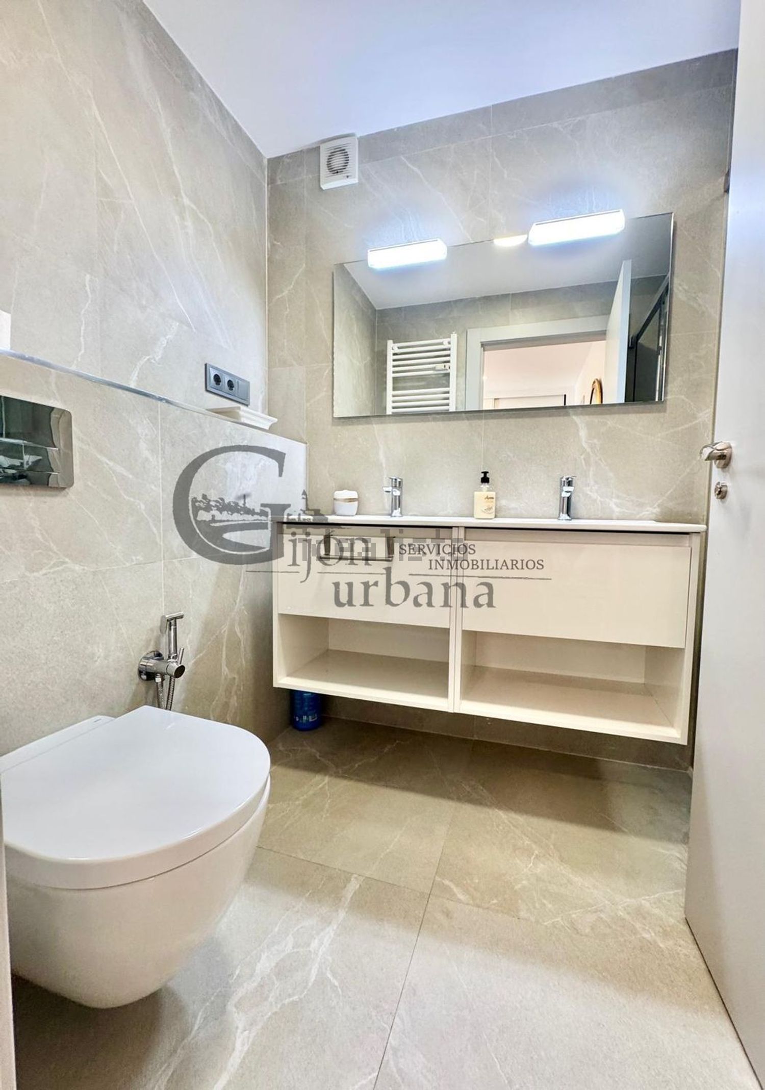 Pis de 105 m² a Gijón