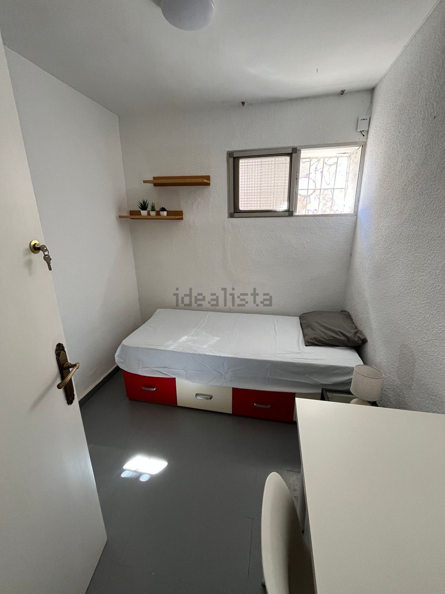 Кімната в оренду, Recas