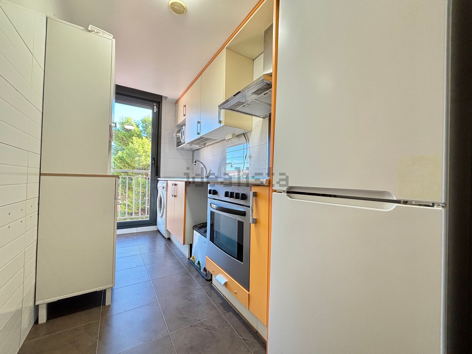 Flat 94 m² in Cadrete