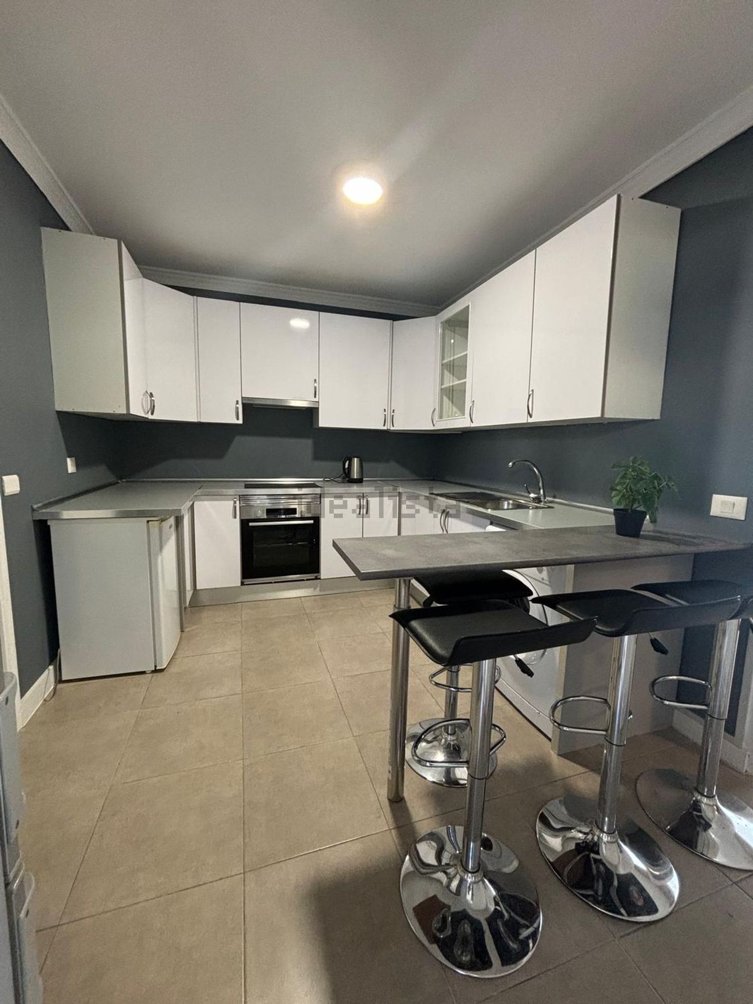 Room for rent, Arona