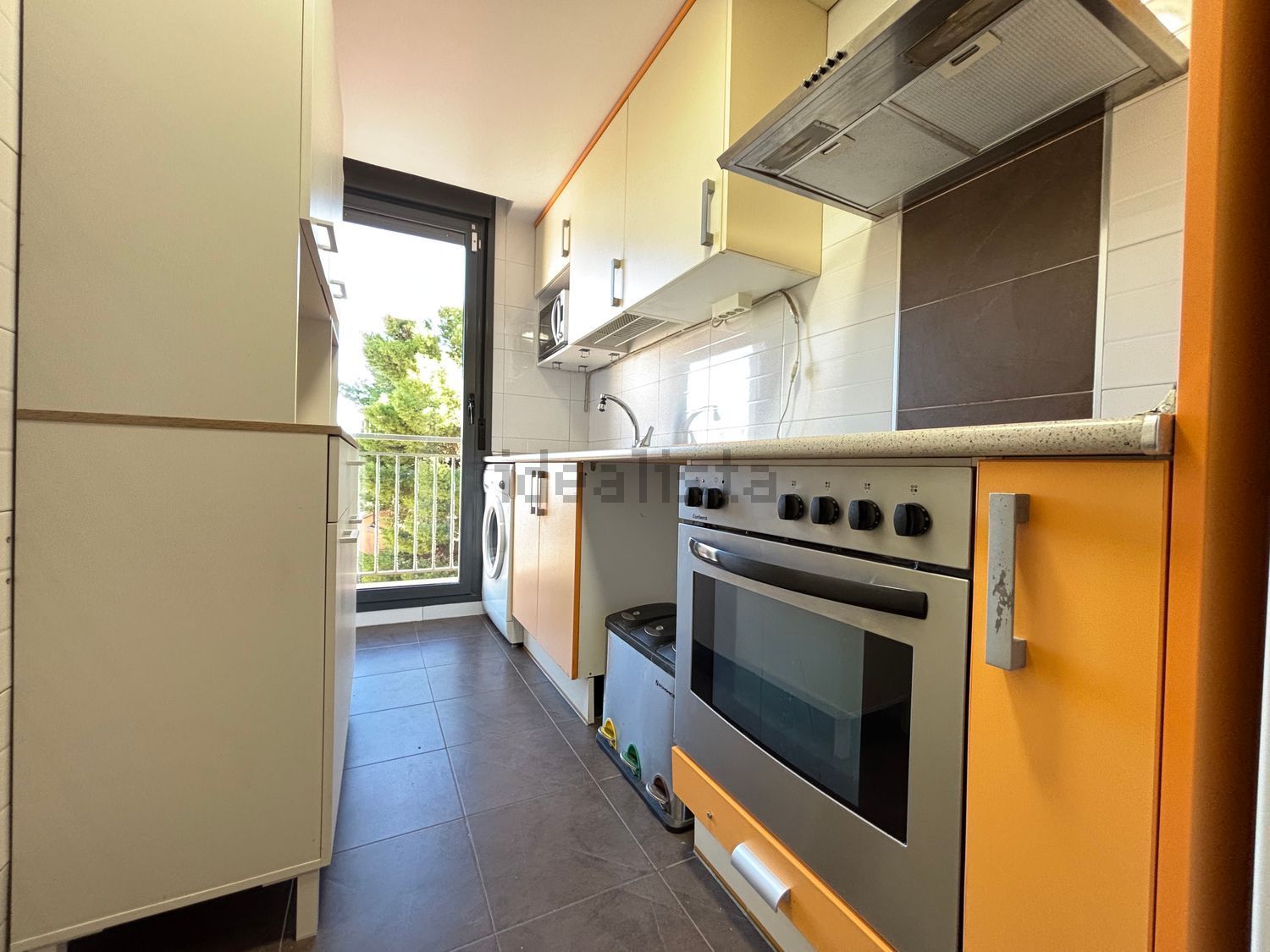 Flat 94 m² in Cadrete
