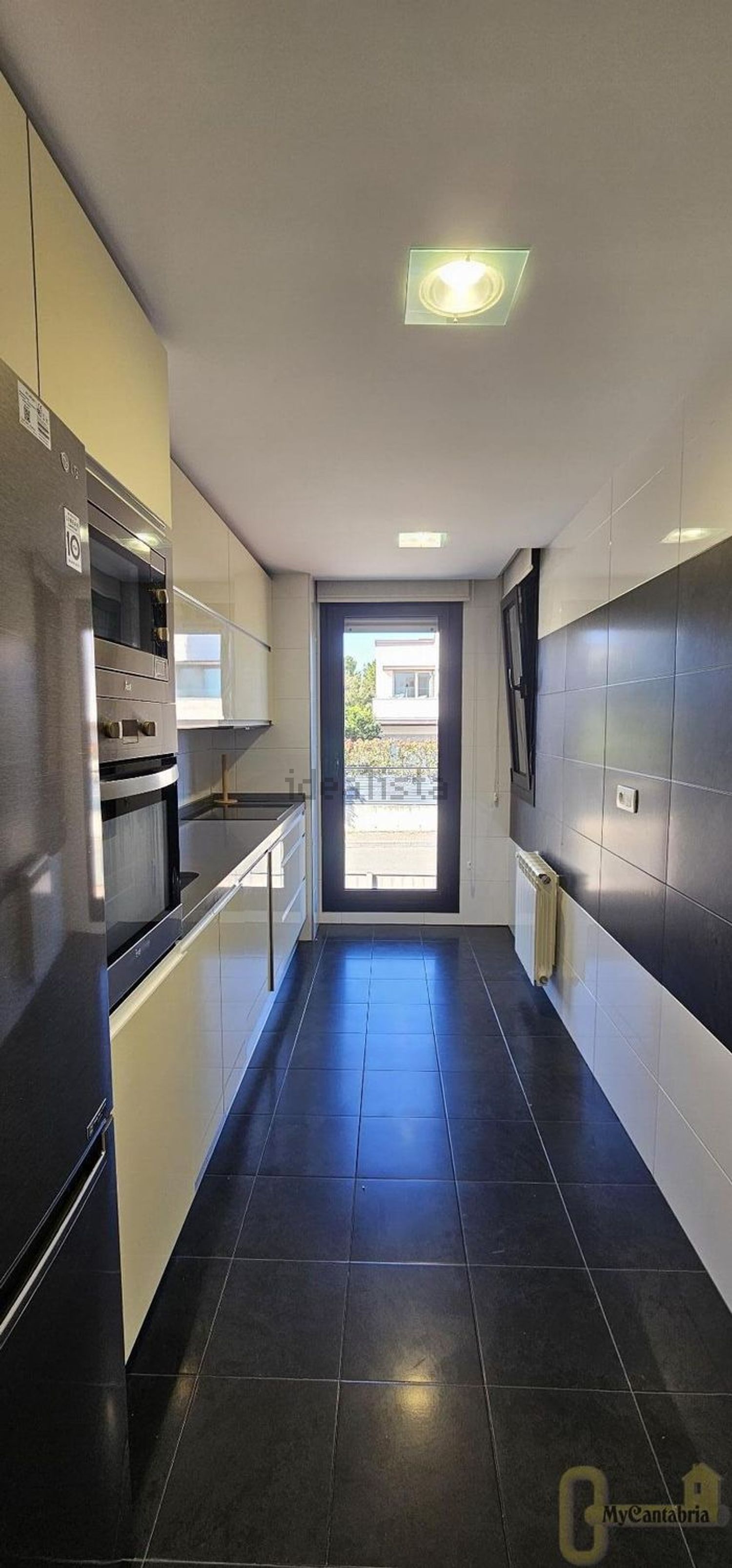 Flat 77 m² in Santander