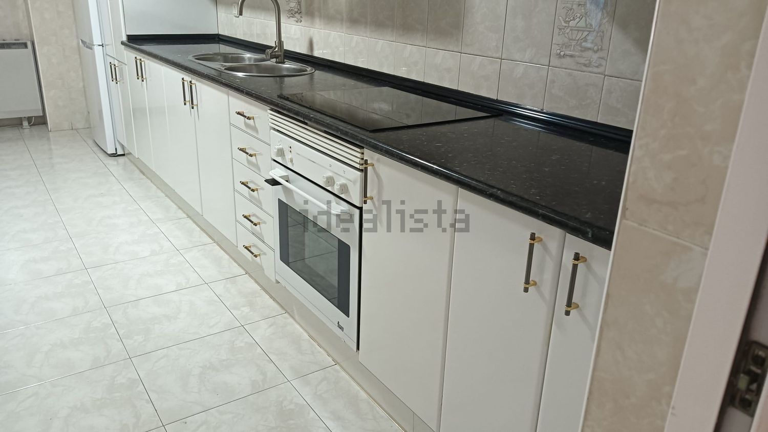 Piso de 100 m² en Baños de Montemayor