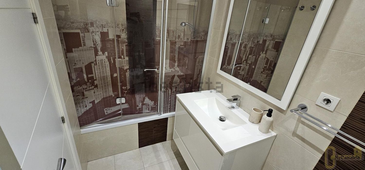 Flat 77 m² in Santander