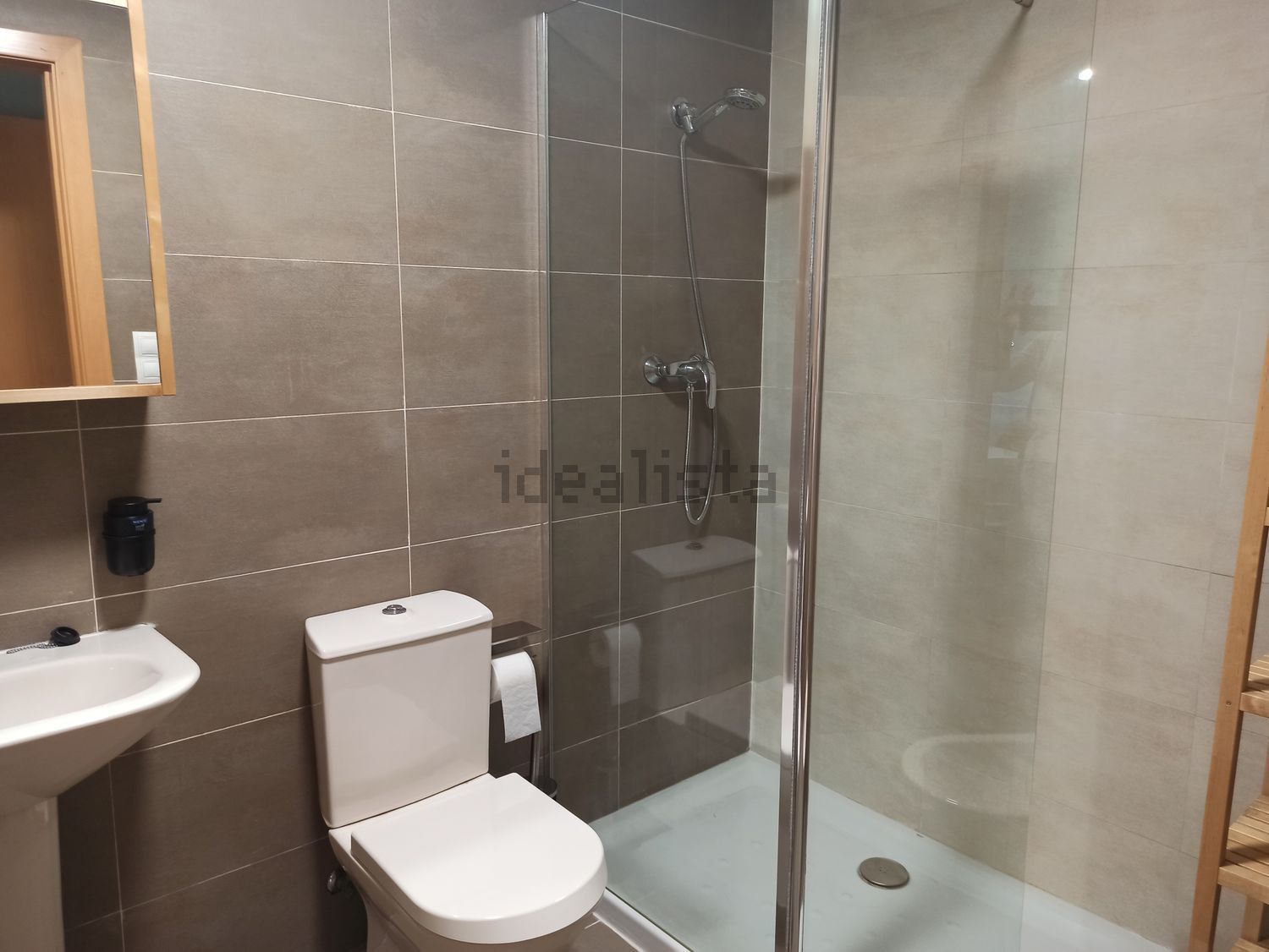 Flat 85 m² in Cadrete