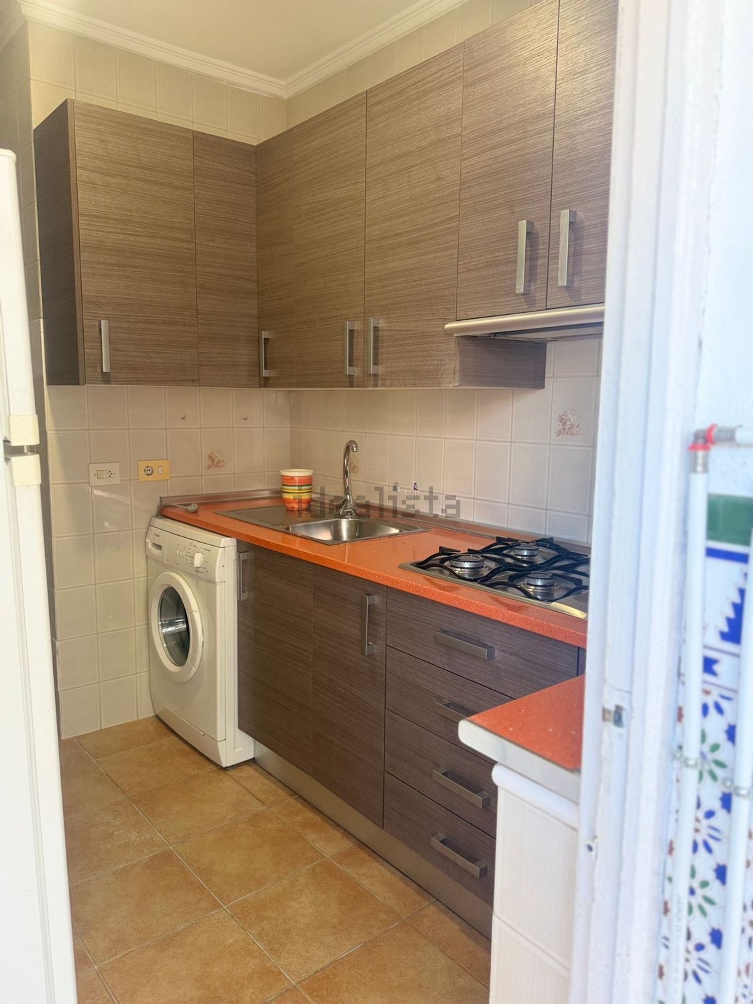 Habitació de lloguer, Baza