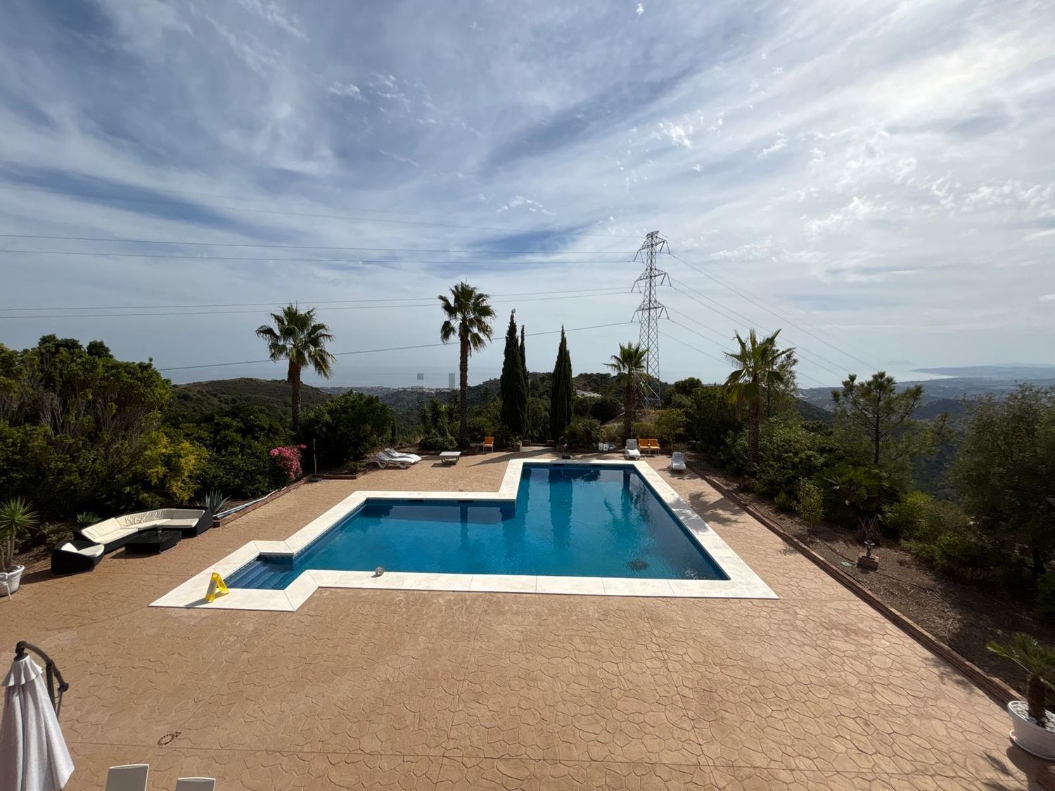 Haus 400 m² in Estepona