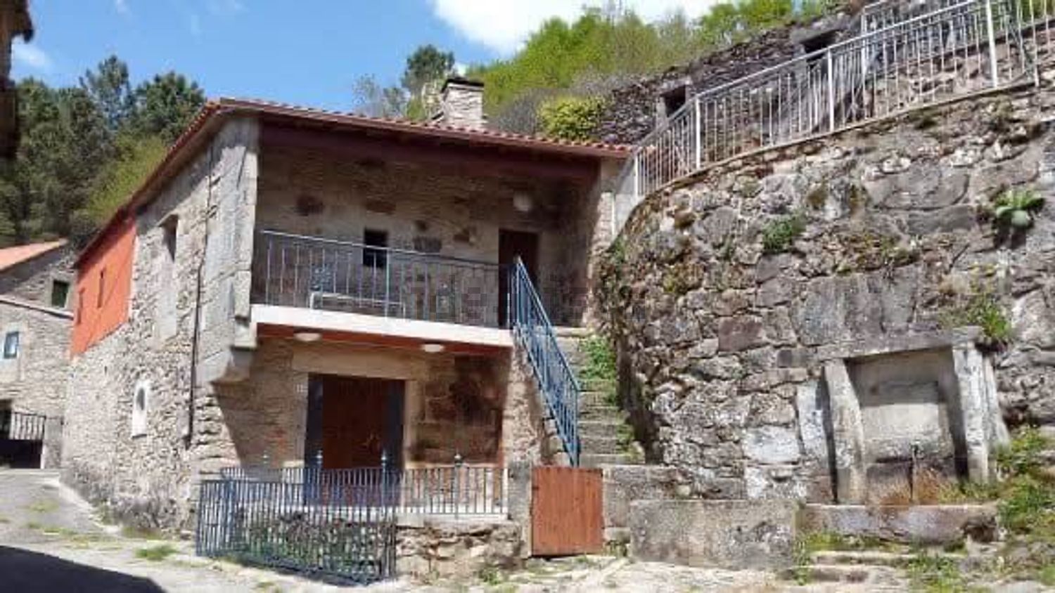 House 150 m² in Cerdedo Cotobade