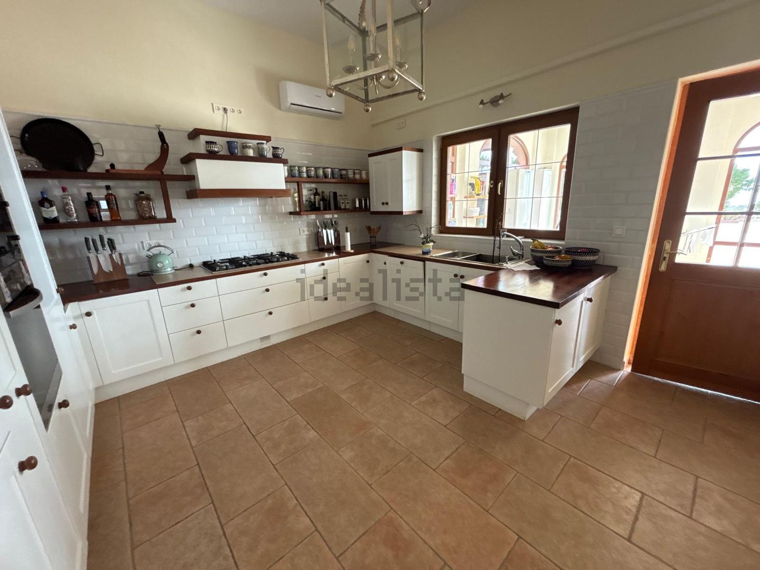 Haus 400 m² in Estepona