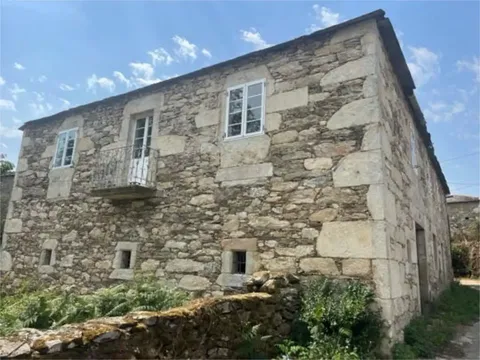 Casa de 300 m² a Outeiro de Rei