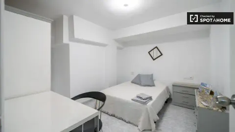 Chambre à louer, Valence
