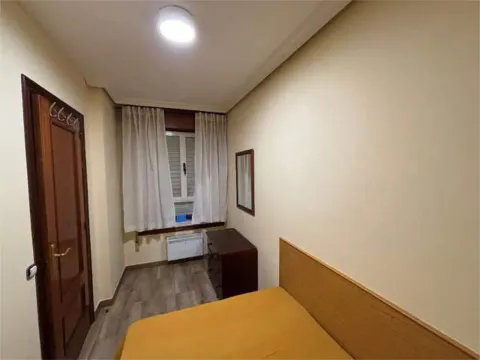 Pis de 40 m² a Oviedo (2/8)