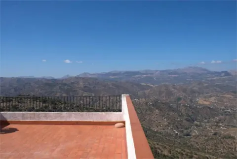 Piso de 75 m² en Comares