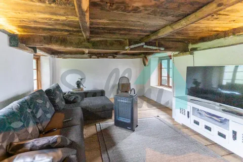 House 109 m² in Salas