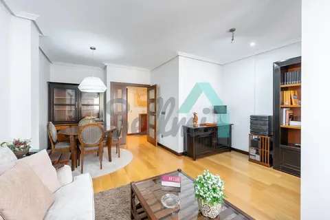 Wohnung 92 m² in Oviedo
