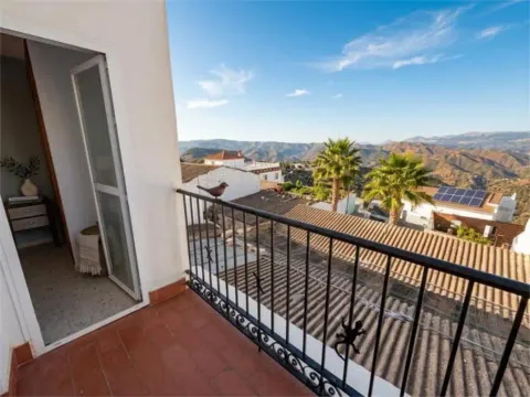 Piso de 75 m² en Comares