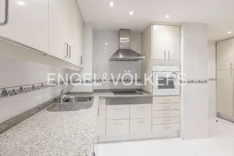 Wohnung 191 m² in Madrid