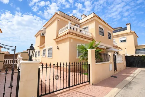 Casa de 82 m² a Oriola