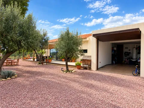 Maison 214 m² à Aigües (3/43)