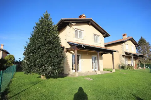 Casa de 216 m² a Udías