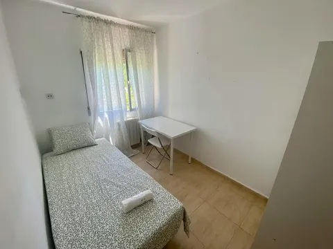 Кімната в оренду, Madrid