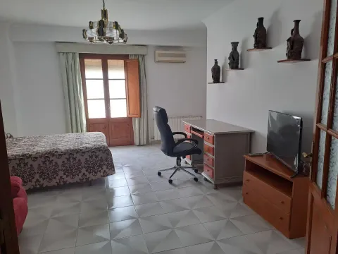 Room for rent, Osuna (3/11)