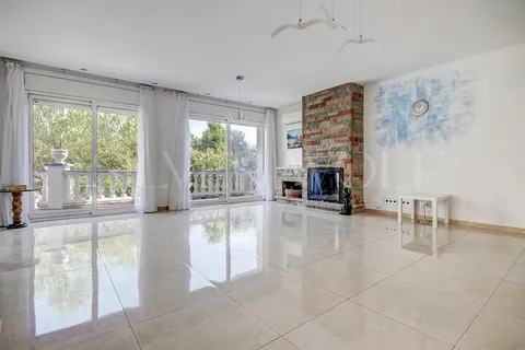 Будинок 434 м² у Castelldefels
